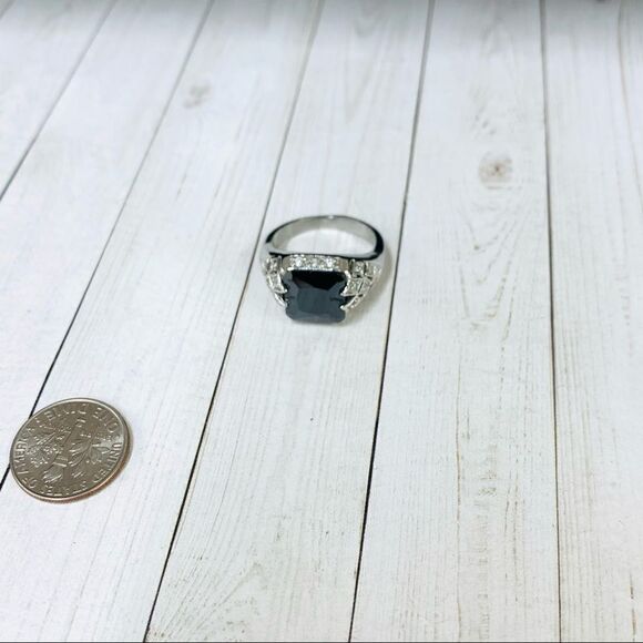 Black Clear Crystals Silver Ring - Picture 1 of 2